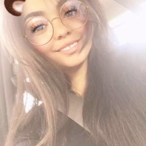 Meet your Posher, Nohemi